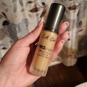 Pro matte foundation